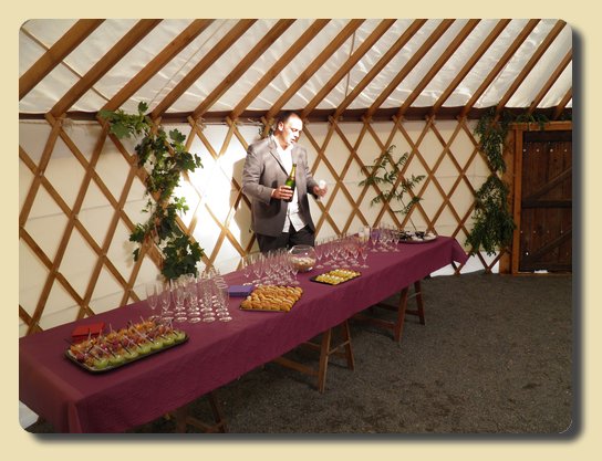 Réception sous la yourte yourte à l'occasion d'une réception